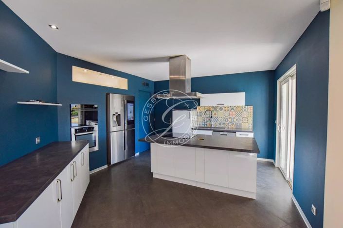 Image No.8-4 Bed House for sale