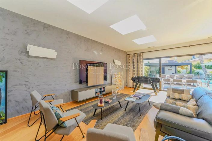 Image No.16-5 Bed House for sale