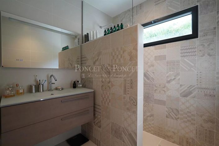 Image No.19-5 Bed House for sale