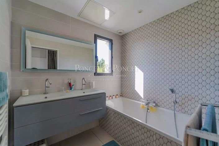 Image No.24-5 Bed House for sale