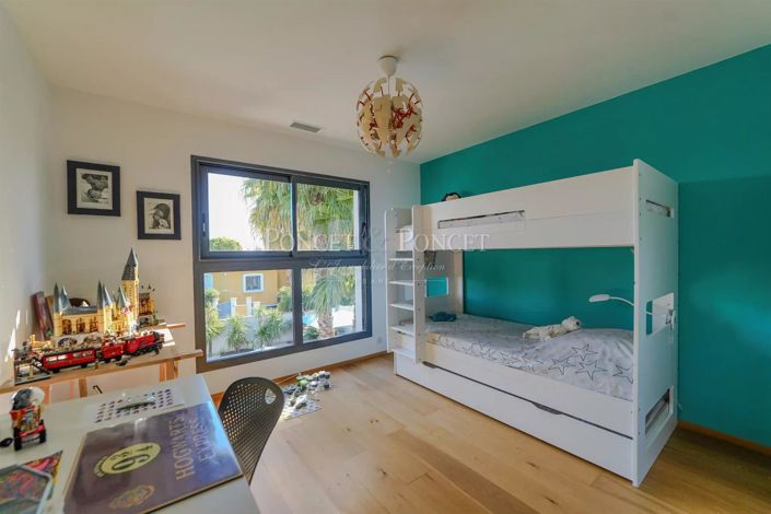 Image No.25-5 Bed House for sale