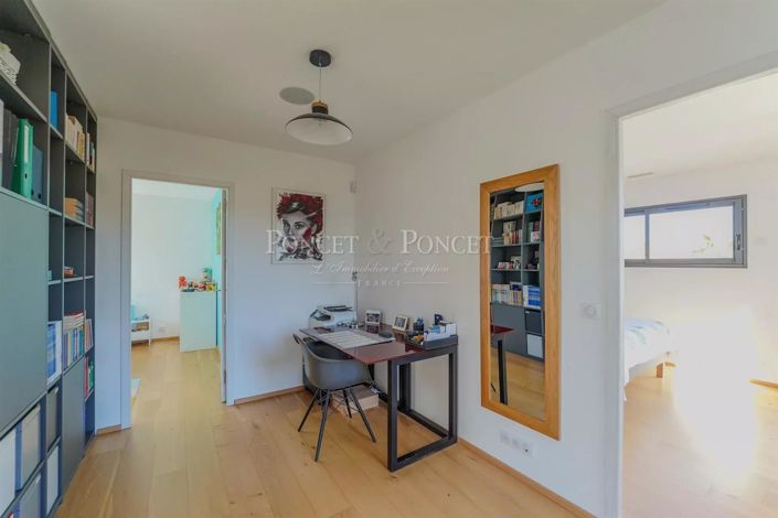 Image No.26-5 Bed House for sale