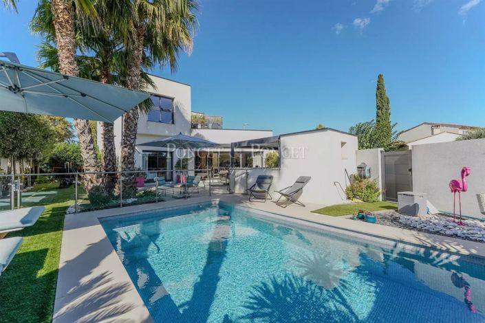 Image No.7-5 Bed House for sale