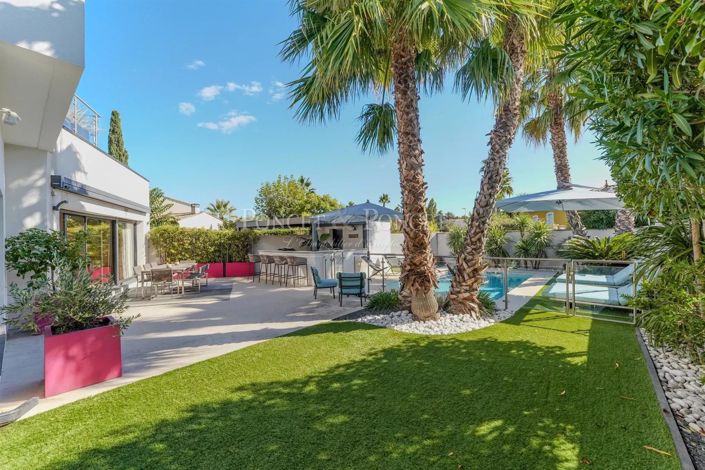 Image No.9-5 Bed House for sale