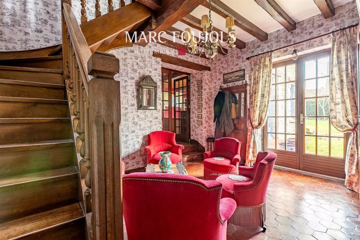 Image No.8-5 Bed House for sale