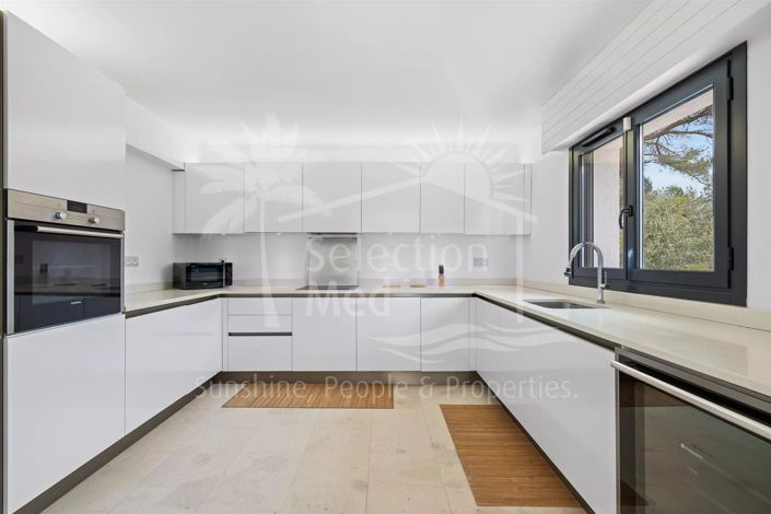 Image No.11-4 Bed House for sale