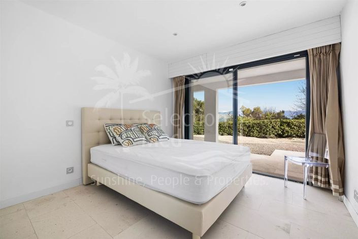 Image No.8-4 Bed House for sale