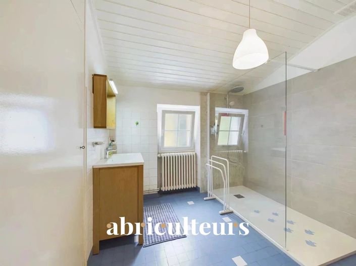 Image No.11-6 Bed House for sale