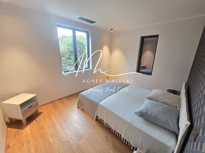 Image No.15-4 Bed House for sale