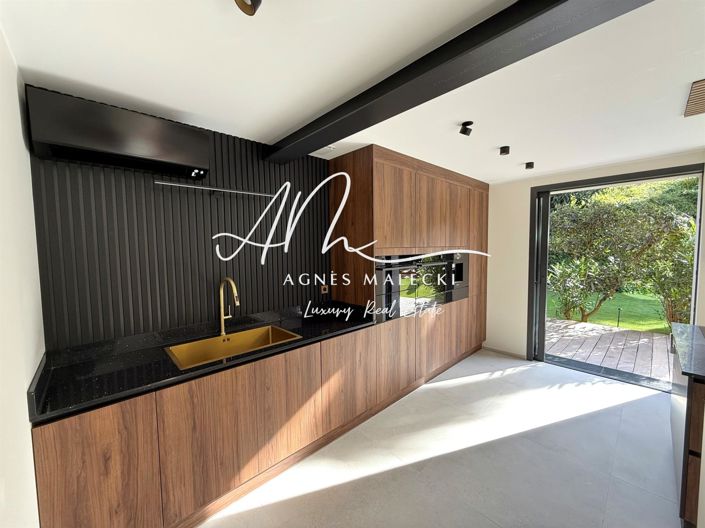 Image No.9-4 Bed House for sale