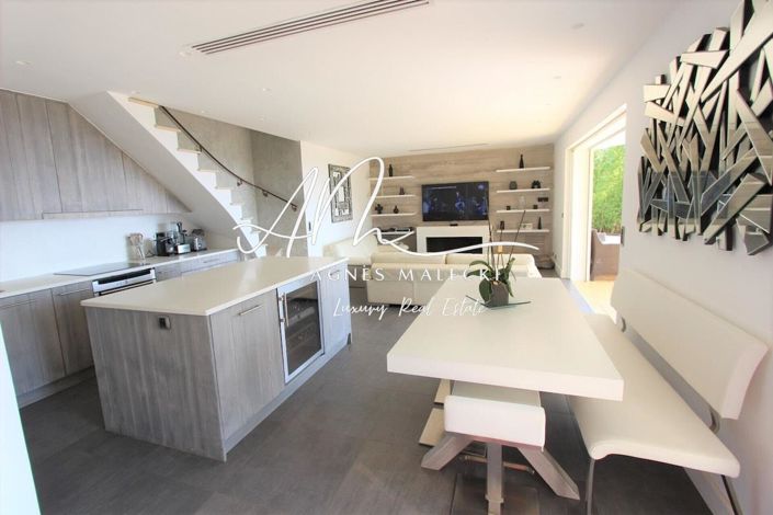 Image No.8-4 Bed House for sale