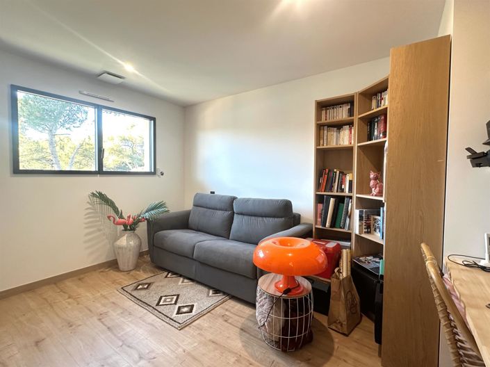 Image No.10-3 Bed House for sale