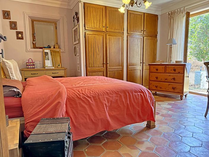 Image No.15-4 Bed House for sale
