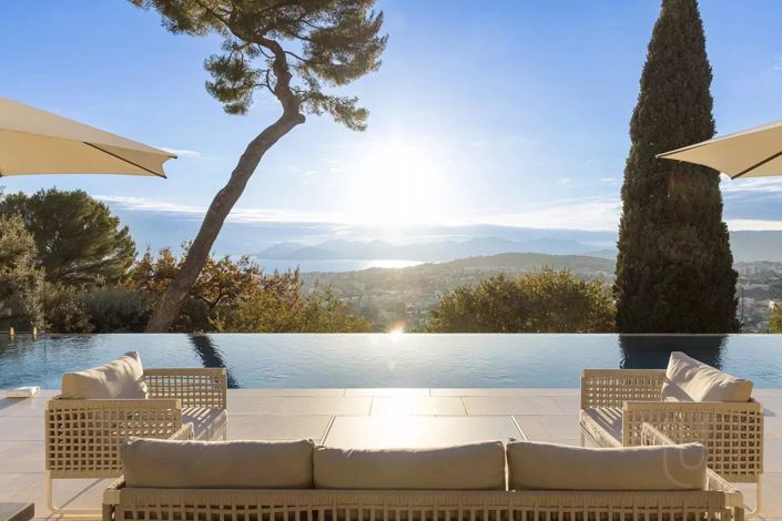 Image No.2-5 Bed House for sale