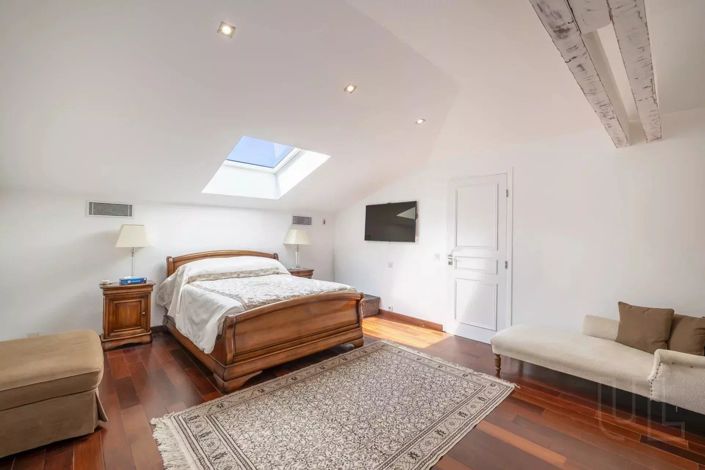 Image No.10-5 Bed House for sale