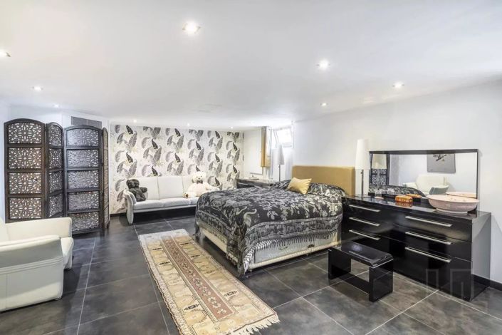 Image No.12-5 Bed House for sale