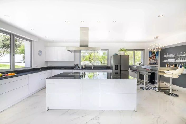 Image No.7-5 Bed House for sale