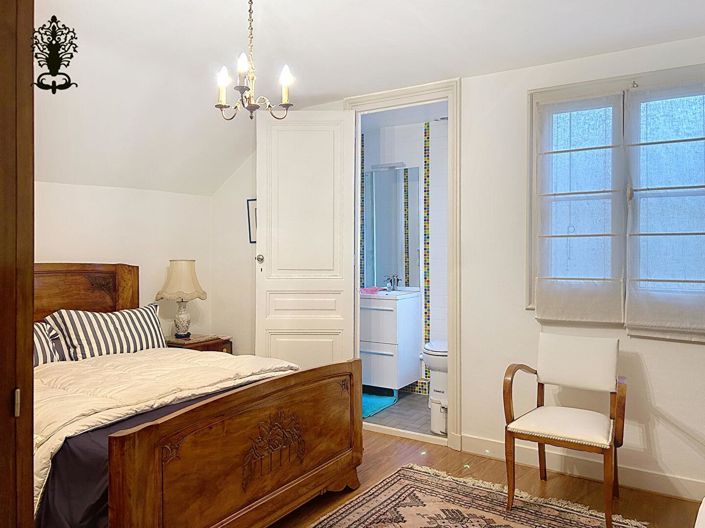 Image No.8-4 Bed House for sale