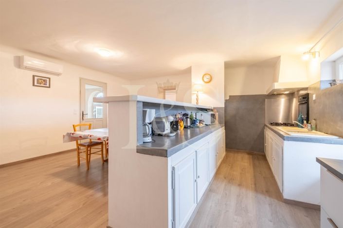 Image No.10-8 Bed House for sale