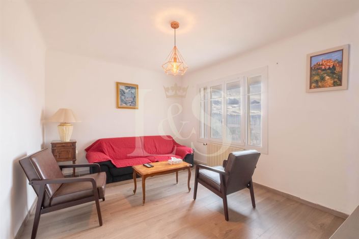 Image No.11-8 Bed House for sale