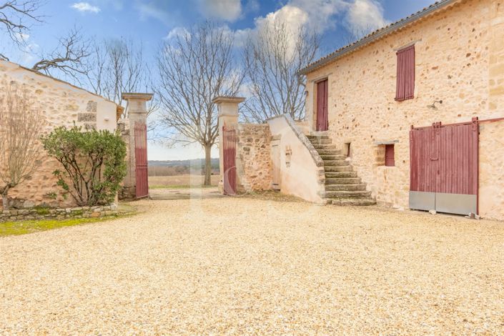 Image No.6-8 Bed House for sale