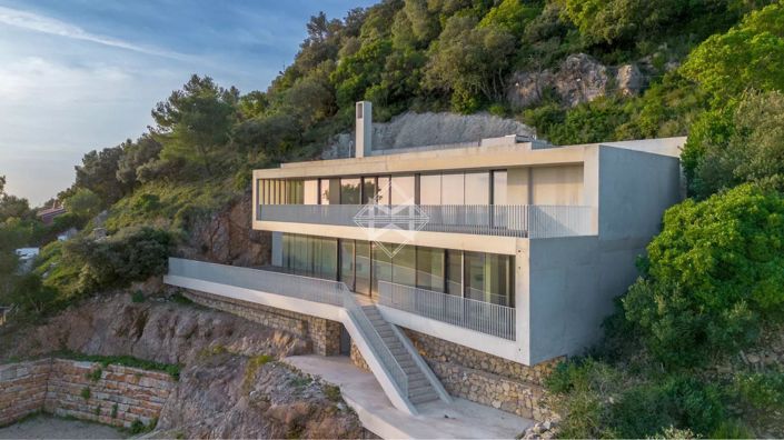 Image No.2-5 Bed House for sale