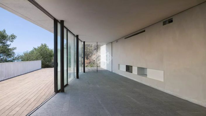 Image No.7-5 Bed House for sale