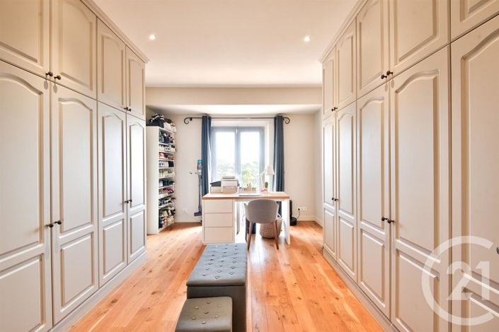 Image No.12-4 Bed House for sale