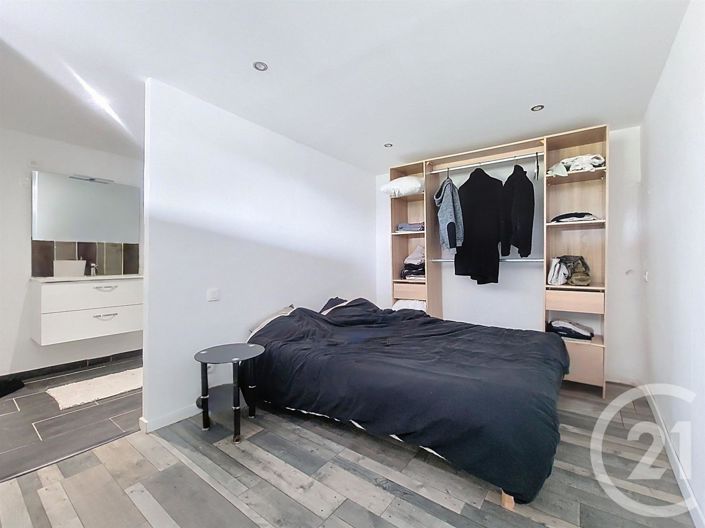 Image No.24-4 Bed House for sale