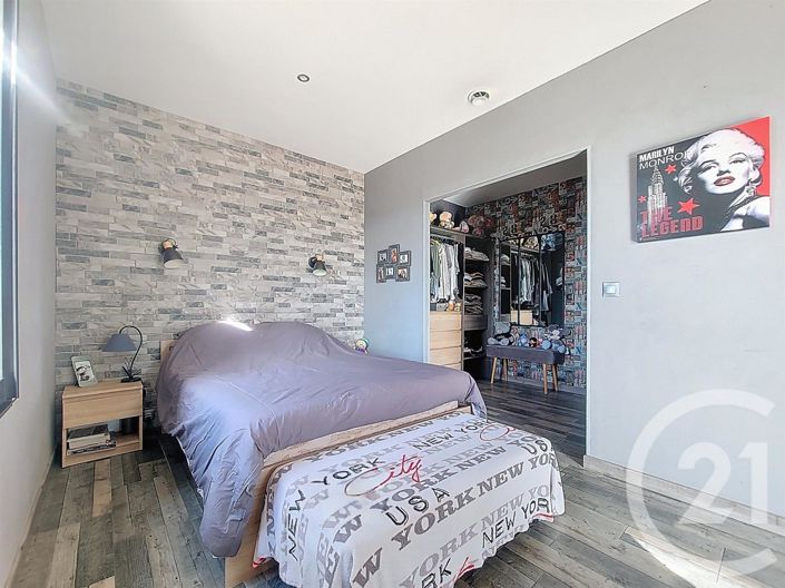 Image No.6-4 Bed House for sale