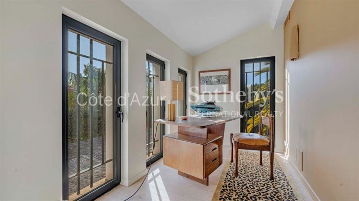 Image No.13-6 Bed Property for sale