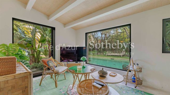 Image No.16-6 Bed Property for sale