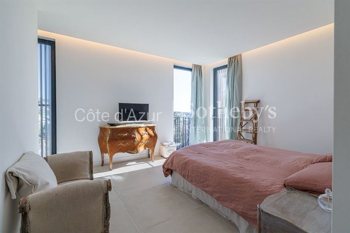 Image No.16-4 Bed House for sale