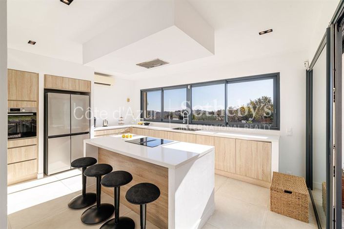 Image No.8-4 Bed House for sale