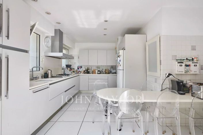 Image No.11-5 Bed House for sale