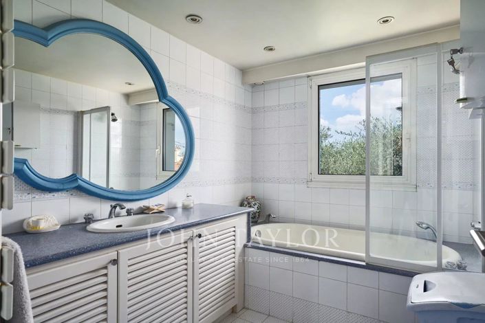 Image No.16-5 Bed House for sale