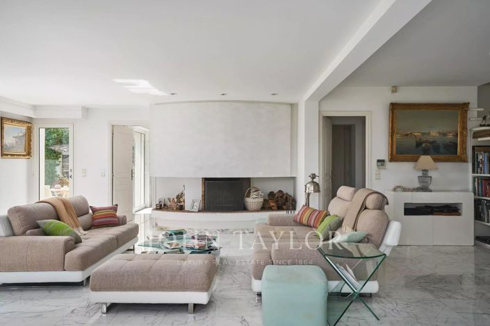 Image No.9-5 Bed House for sale