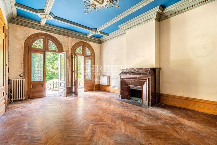 Image No.5-6 Bed House for sale