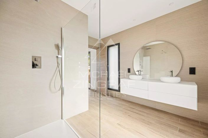 Image No.10-3 Bed House for sale