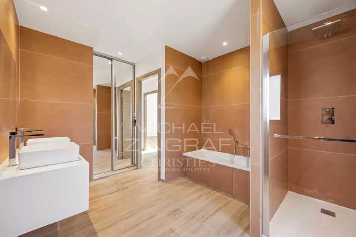 Image No.11-3 Bed House for sale