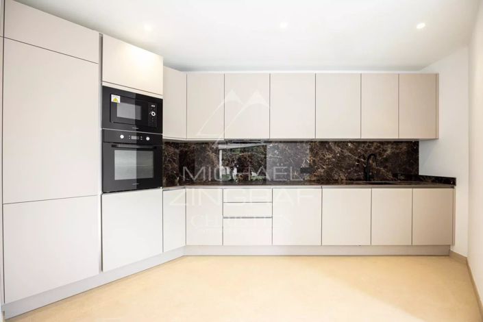 Image No.9-3 Bed House for sale