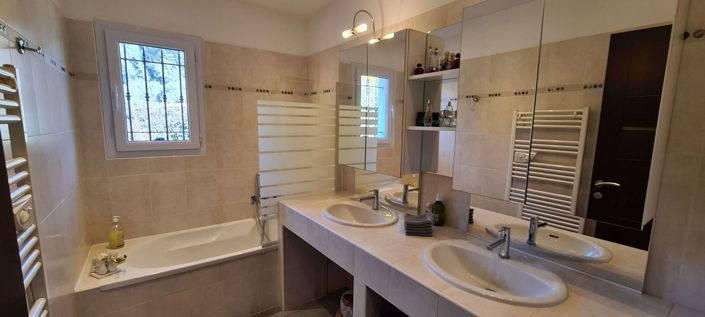 Image No.19-7 Bed House for sale