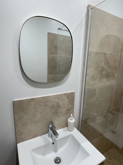 Image No.25-7 Bed House for sale