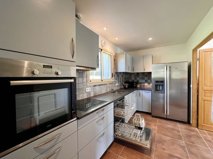 Image No.24-7 Bed House for sale