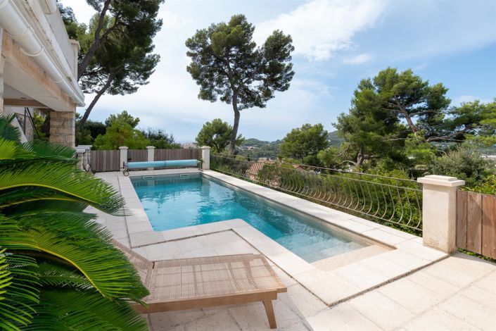 Image No.8-5 Bed House for sale