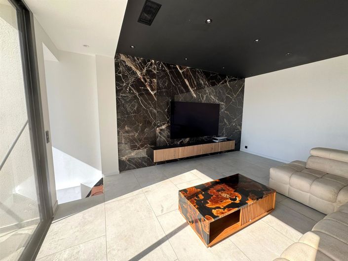 Image No.6-3 Bed House for sale