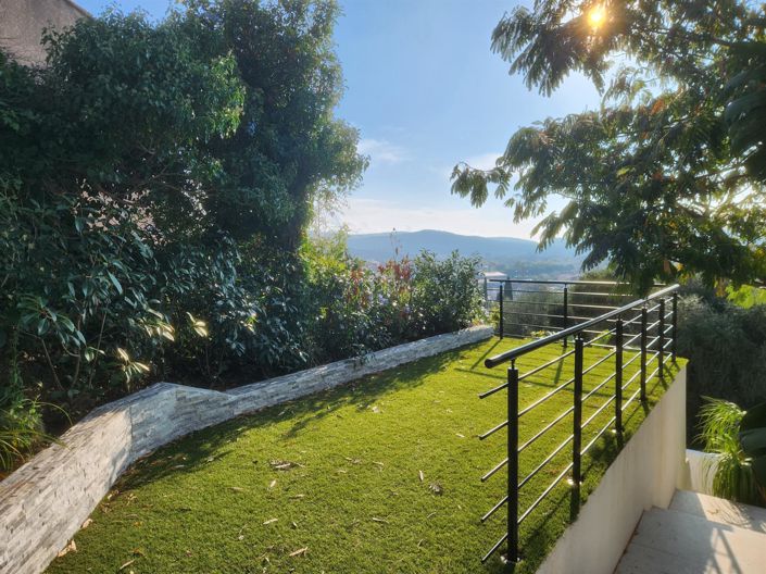 Image No.8-3 Bed House for sale