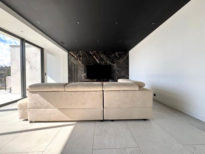 Image No.9-3 Bed House for sale