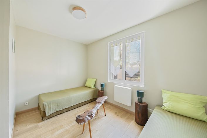 Image No.7-5 Bed House for sale