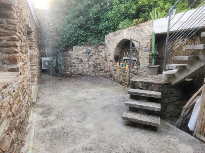 Image No.5-2 Bed House for sale